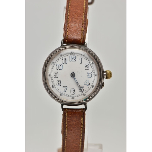 29 - A GENTS WRISTWATCH, hand wound movement, round white dial, Arabic numerals, missing one hand, within... 