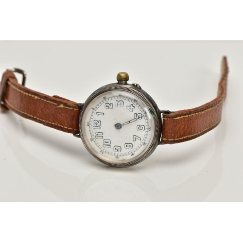 29 - A GENTS WRISTWATCH, hand wound movement, round white dial, Arabic numerals, missing one hand, within... 