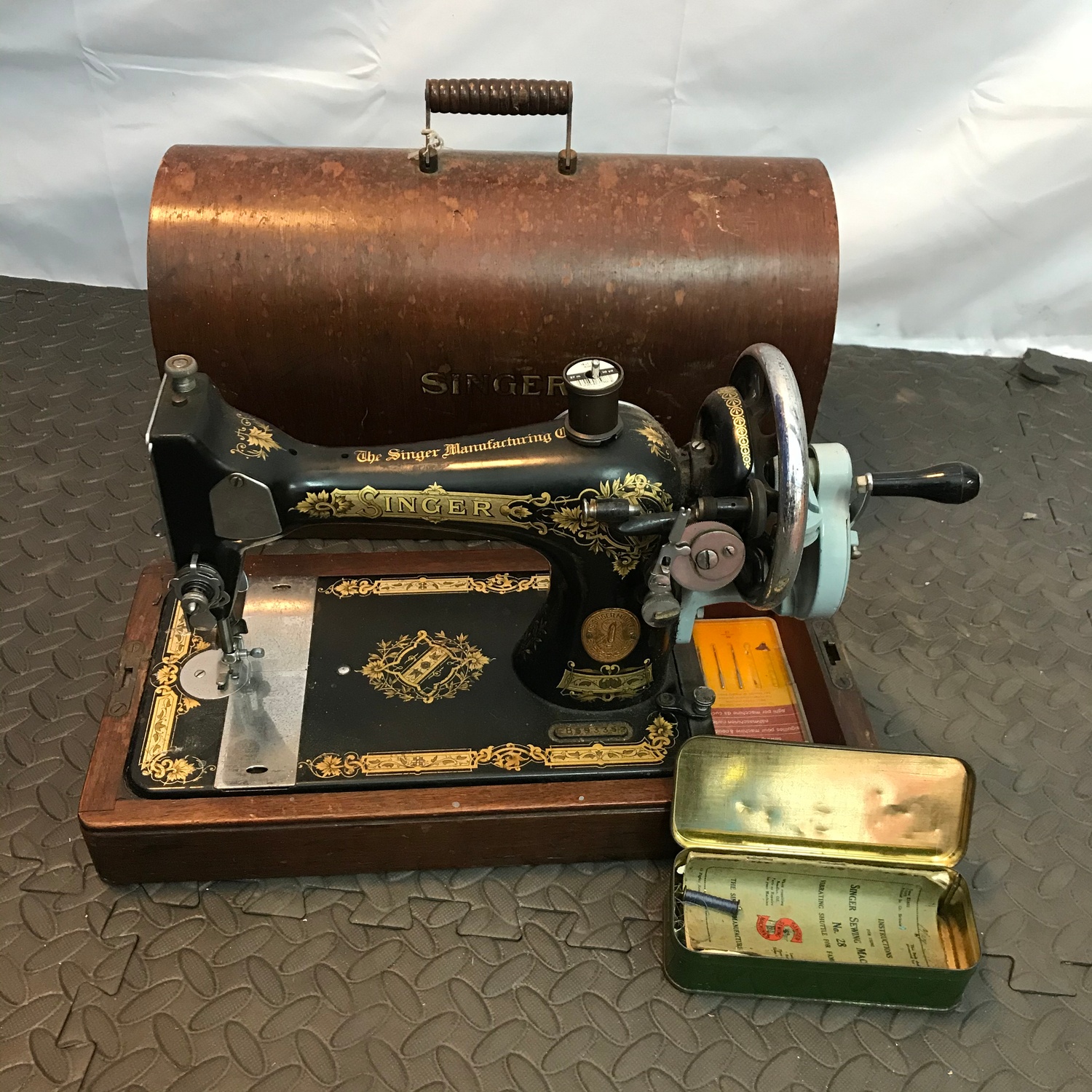 A Vintage Singer sewing machine serial number EB593352. Comes with