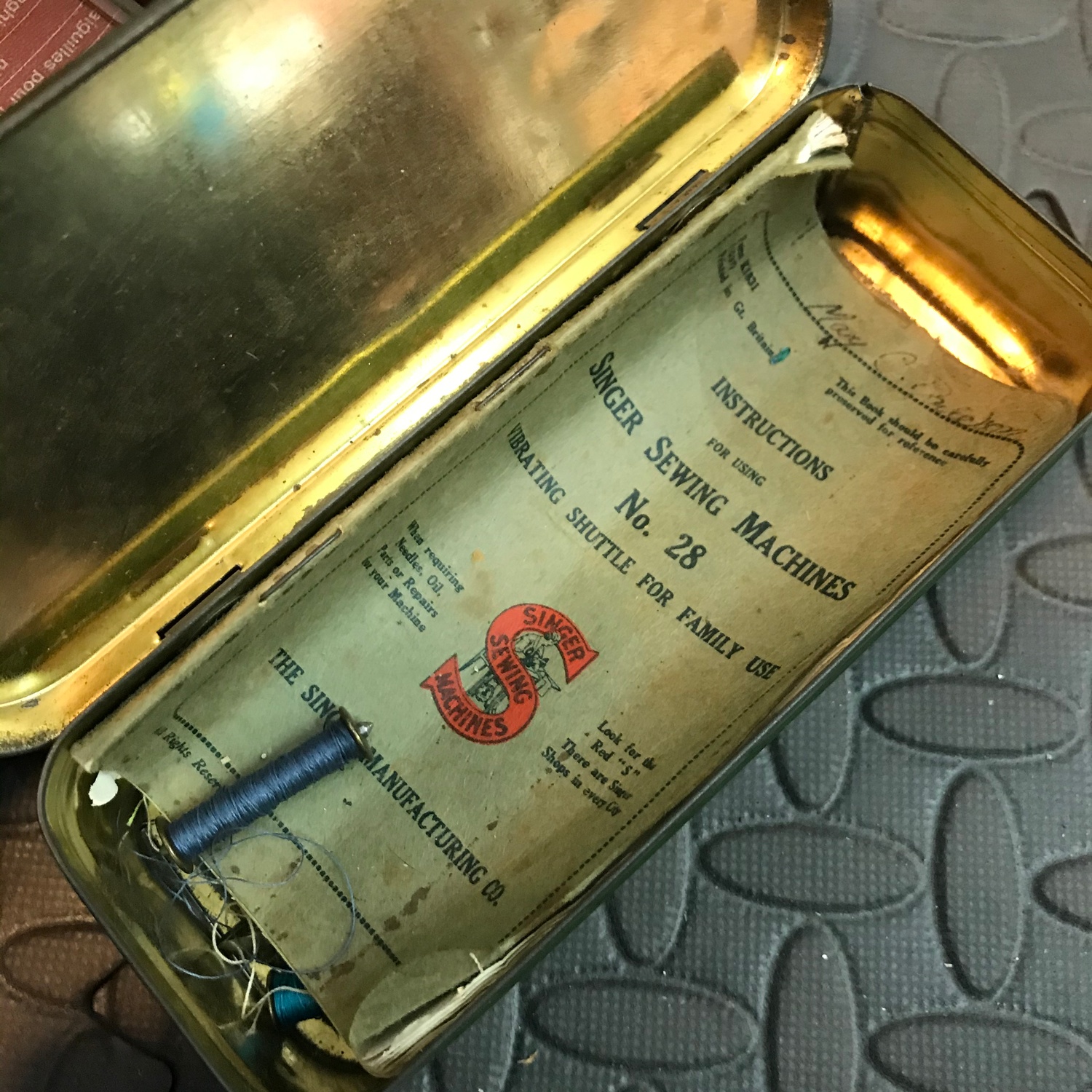 A Vintage Singer sewing machine serial number EB593352. Comes with