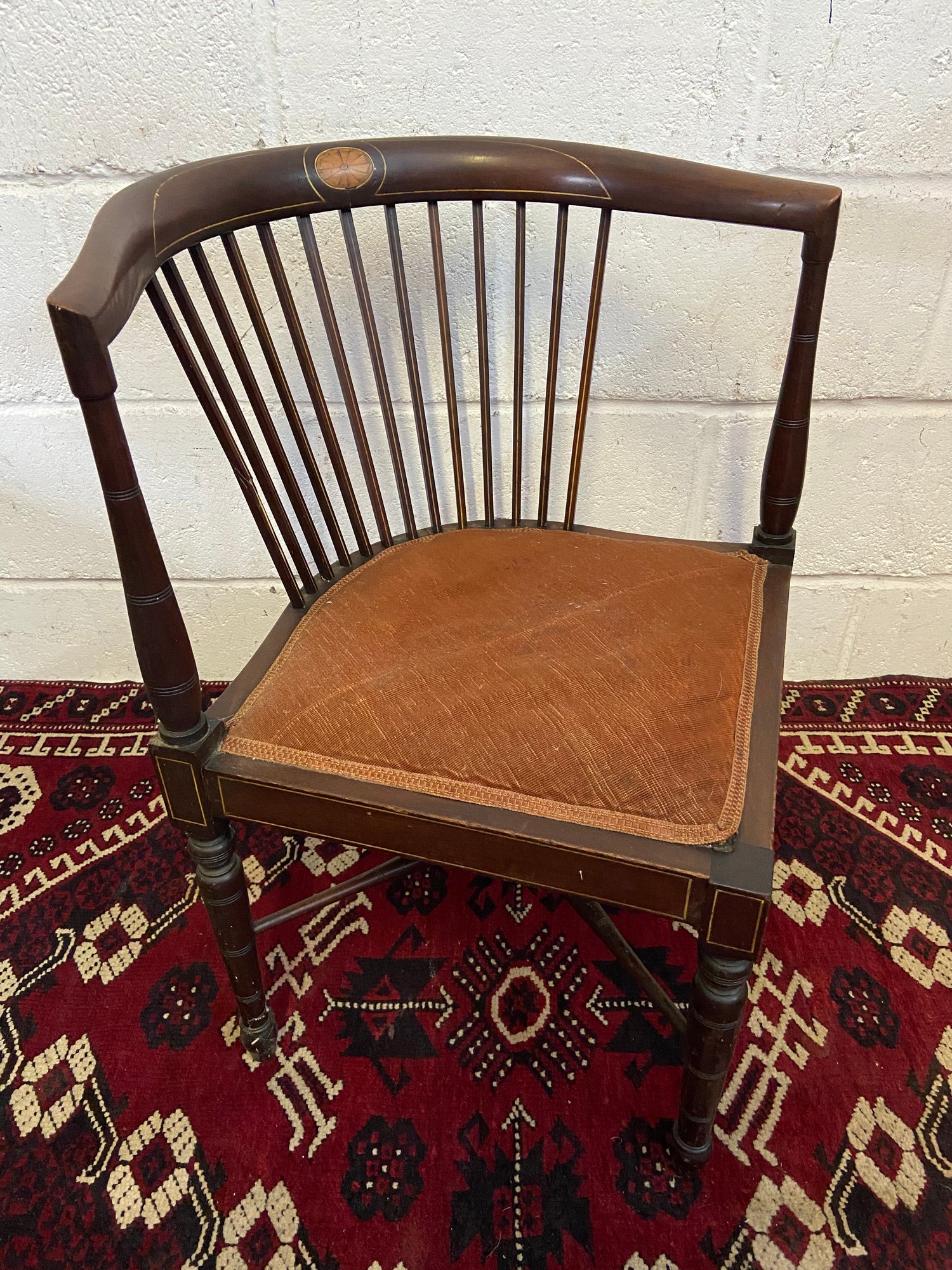 An Edwardian inlaid, spindle back corner chair. [W55CM X H 67CM]