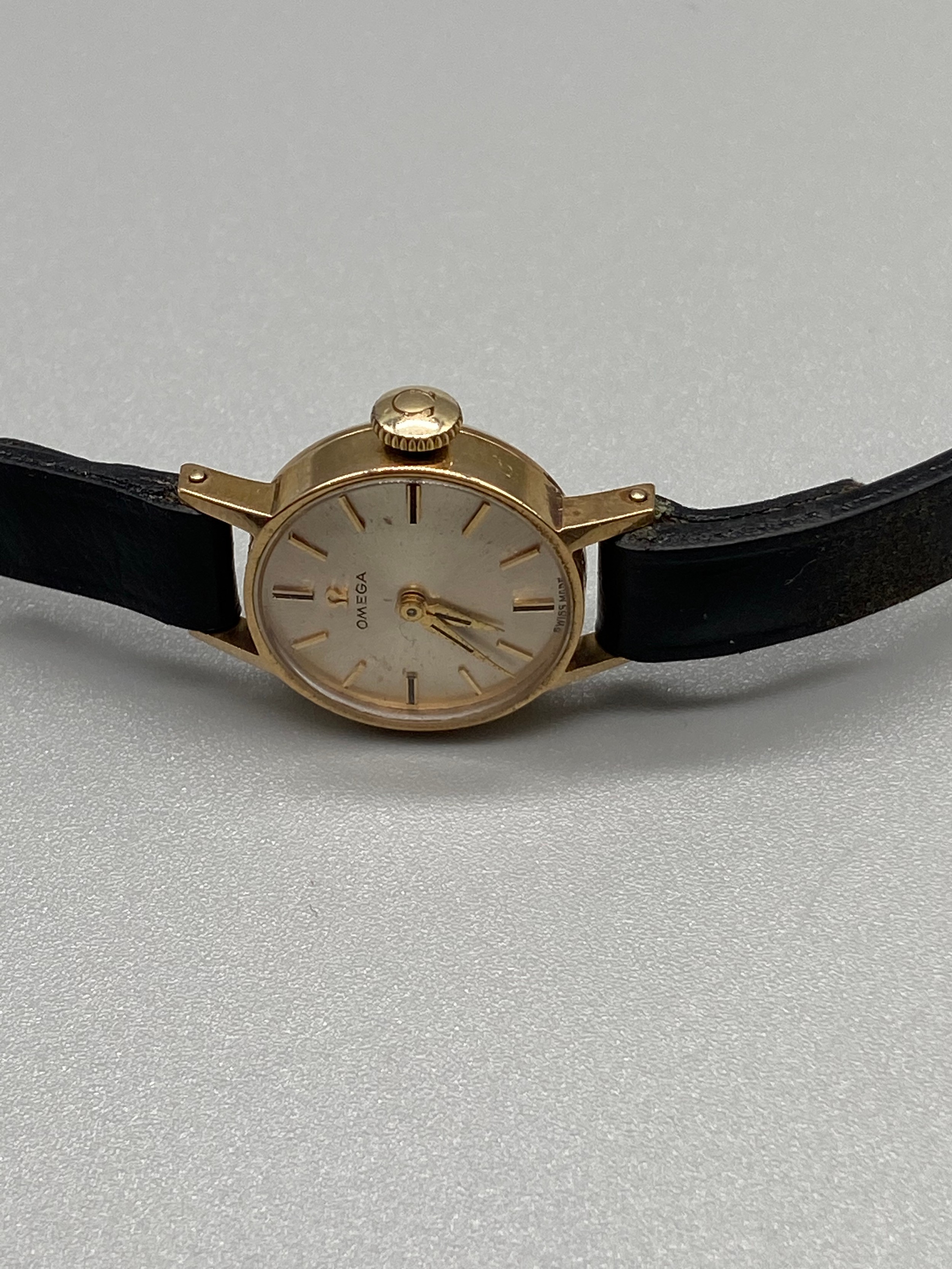 A Ladies vintage 9ct gold cased Omega watch. In a working condition. 17 ...