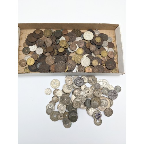 37 - A Collection of mixed world coins to include various silver coins. Cuban coins from 1915, German 190... 
