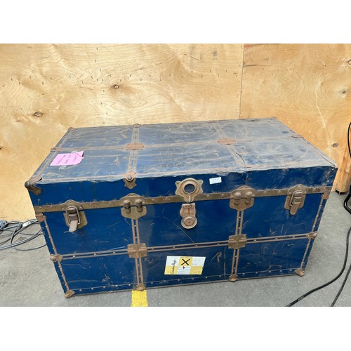 5 - A Large vintage metal bound travel case.