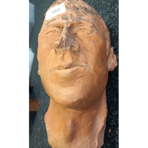 182 - Clay sculpture of a man's head [in need of attention]
[32x20cm]