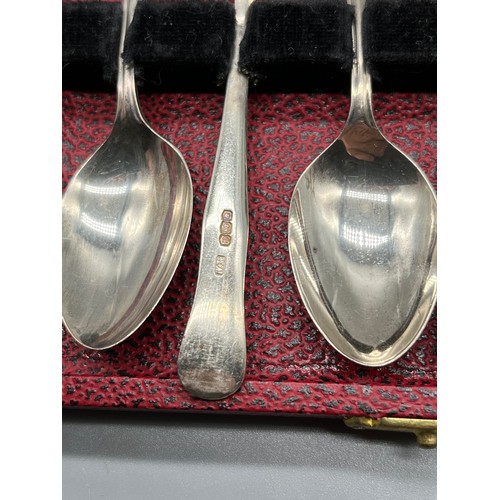 36 - A Boxed set of 6 Sheffield silver tea spoons.