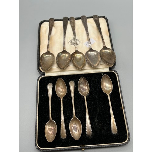 30 - A Set of five London silver tea spoons. Together with a set of five Victorian Exeter silver tea spoo... 