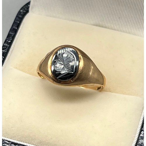 10 - 9ct yellow gold and onyx signet ring. Engraved centurion head to onyx panel. [2.48grams] [Ring size ... 