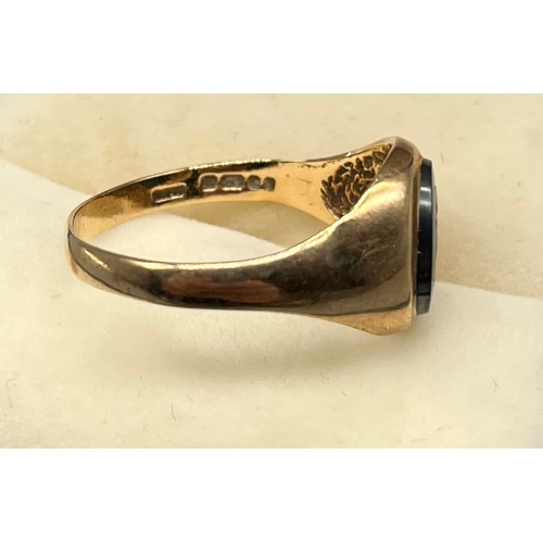 10 - 9ct yellow gold and onyx signet ring. Engraved centurion head to onyx panel. [2.48grams] [Ring size ... 