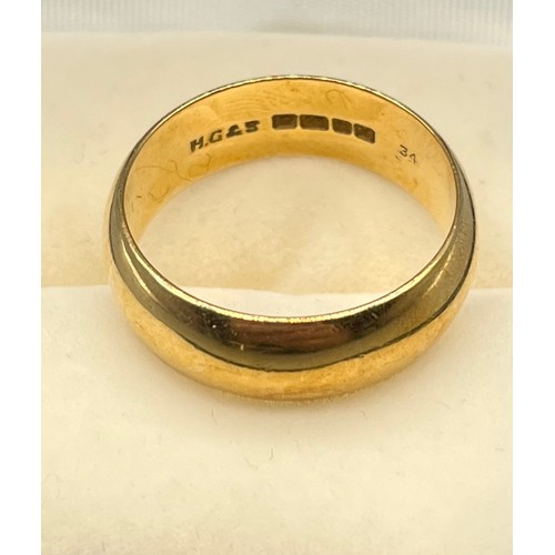 4 - An 18ct gold wedding band. [Ring size Q 1/2] [8.33Grams]