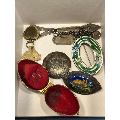 13 - A Selection of silver jewellery items to include Sterling Arrow brooch, Charles Horner silver and en... 