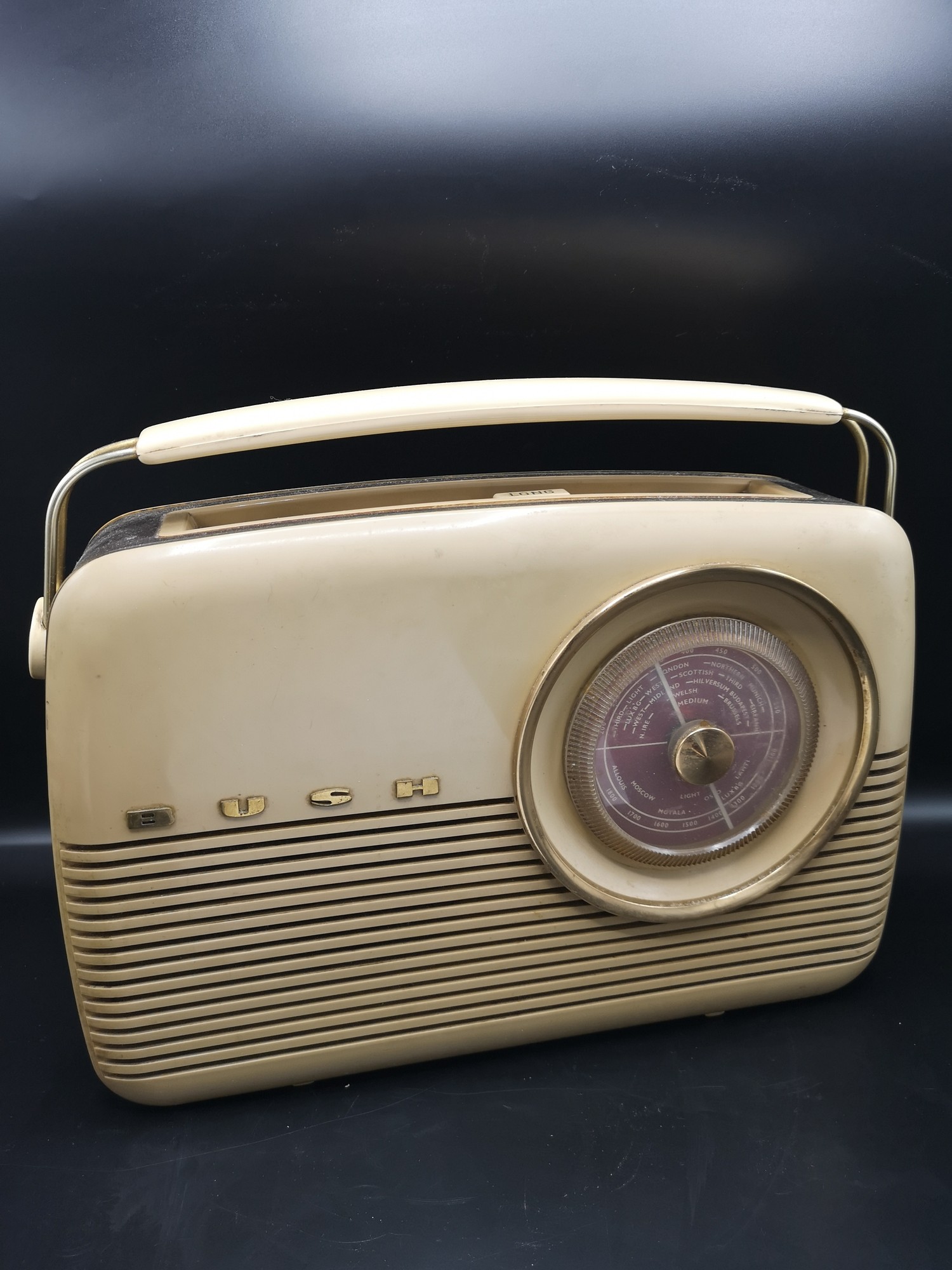 Retro Bush radio. No power supply.