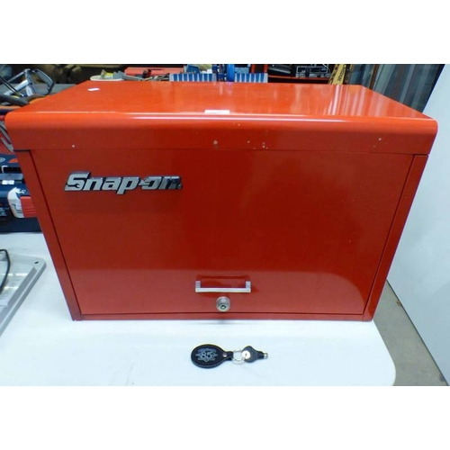 SNAP ON COUNTER TOP TOOL BOX WITH KEYS Barnebys