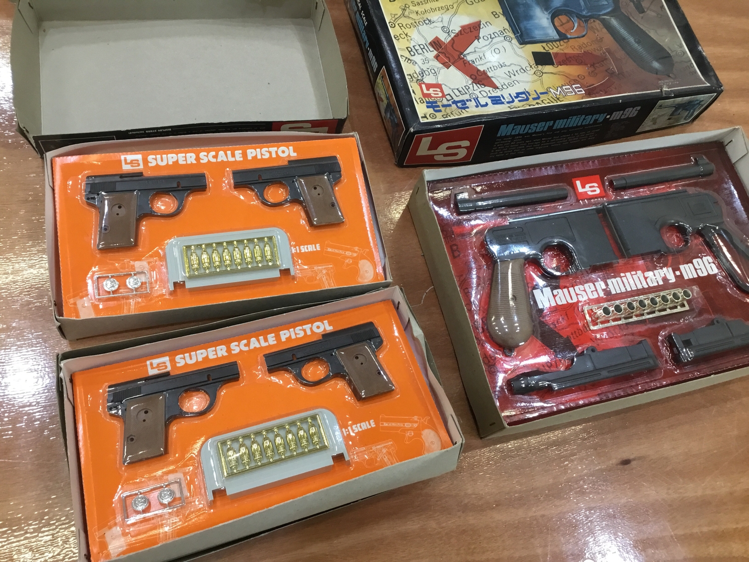 Three LS 11 Scale Unmade Plastic Gun Kits Walther model 9 x 2