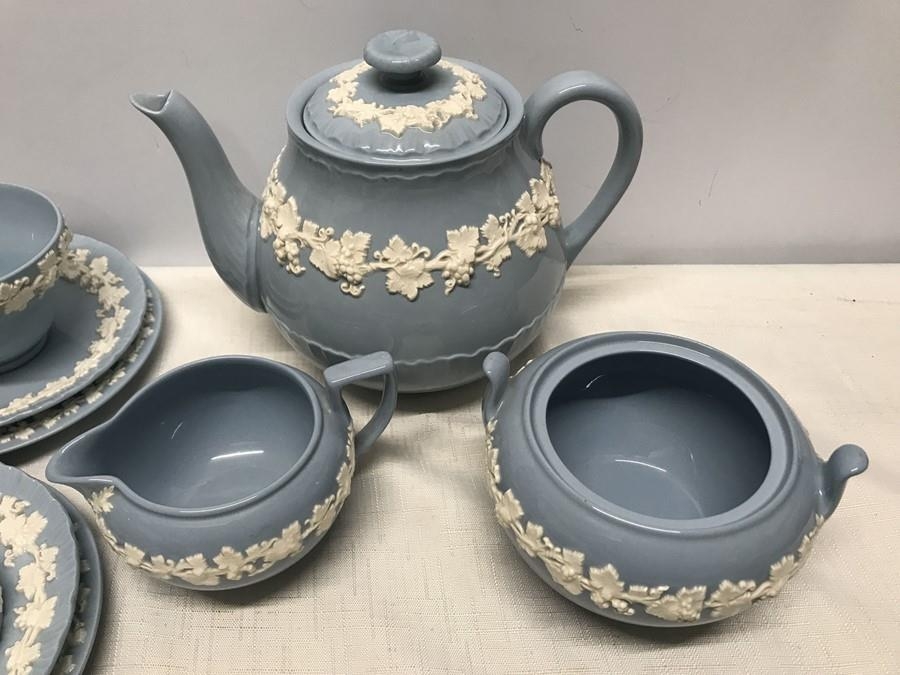 Wedgwood embossed Queens Ware blue and white teaset, 21 pieces, six