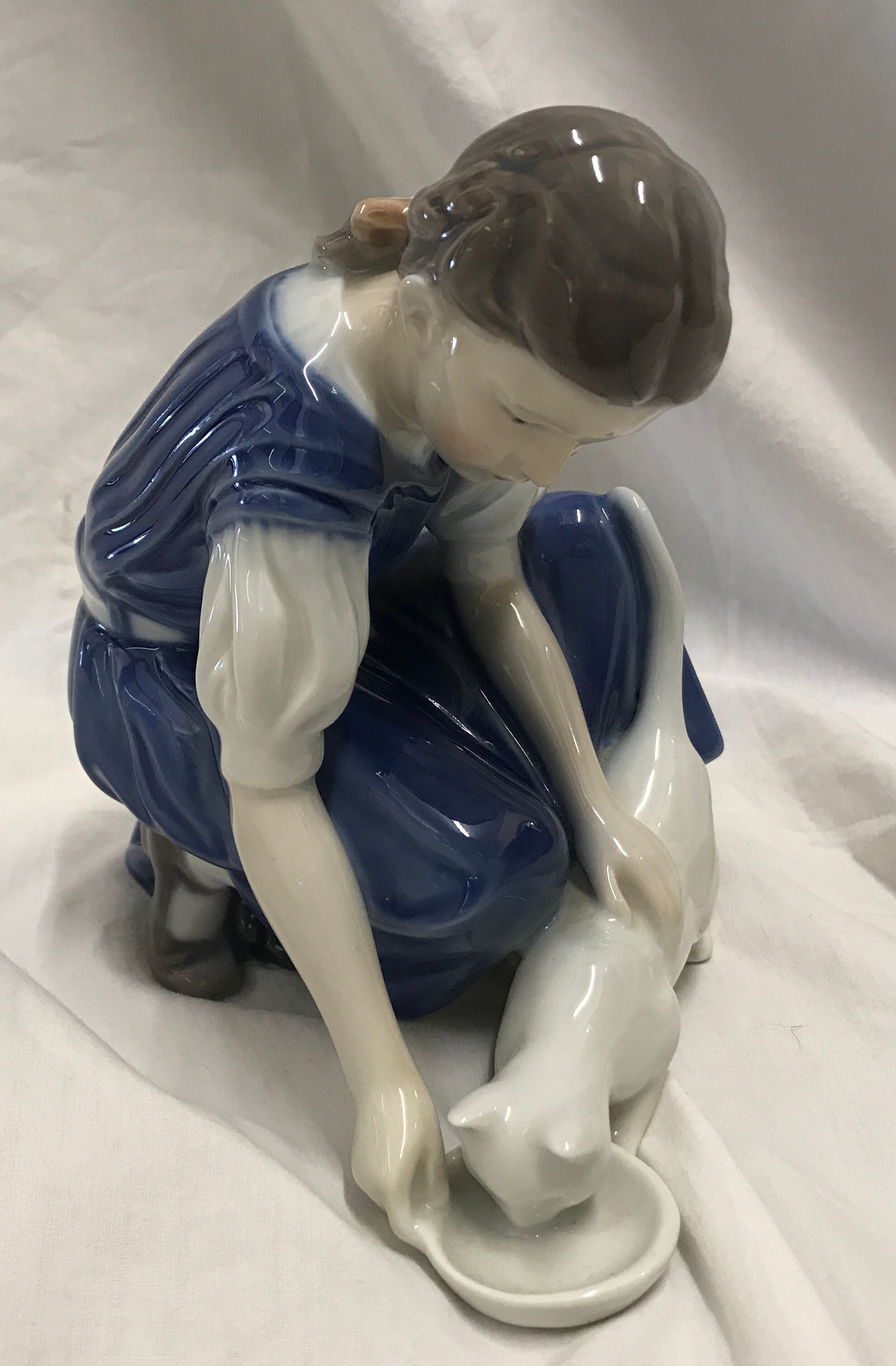 Royal Copenhagen Denmark figurine, Girl feeding a white cat 14cms h x