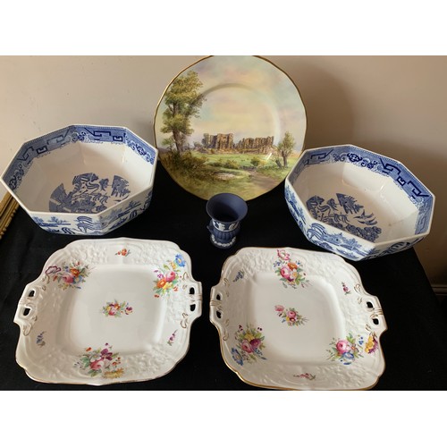 37 - Ceramics to include 2 Coalport plates, Wedgewood vase, 2 Cauldron ware bowls and a Royal Worcester 