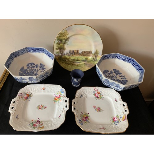 37 - Ceramics to include 2 Coalport plates, Wedgewood vase, 2 Cauldron ware bowls and a Royal Worcester 