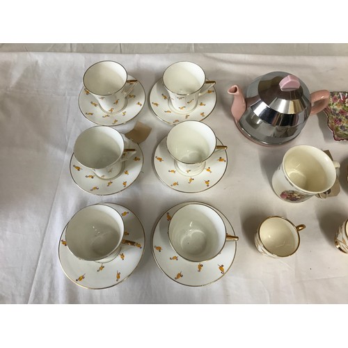 12 - A small selection of ceramics to include 6 x cup and saucers by Windsor bone china, 2 x floral dishe... 