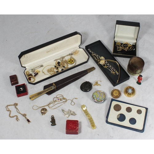 A collection of assorted costume jewellery including chains,...