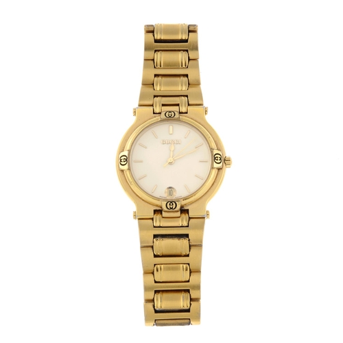 gucci 9200m gold watch