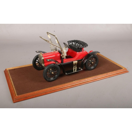 25 - A Maxitoys Oldtimer-Model car in a glass display-case. Comprising of pressed metal large scale model... 