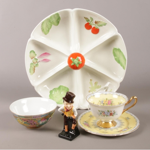 58 - A small quantity of named ceramics. To include Shelly Crochet teacup and saucer, Royal Doulton Sam W... 
