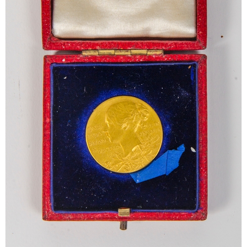 147 - A Gold Victorian Diamond Jubilee Commemorative Medal, Royal Mail issue, E1MER 1817B. in Moroccan cas... 