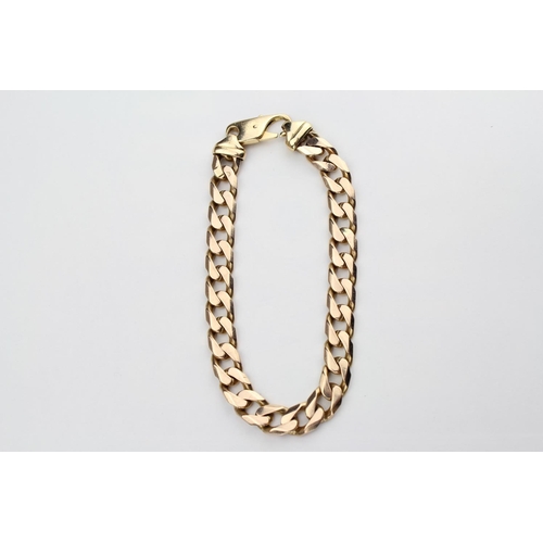 112 - A 9k Gold Curb Bracelet.
Total weight 41.2 gms.