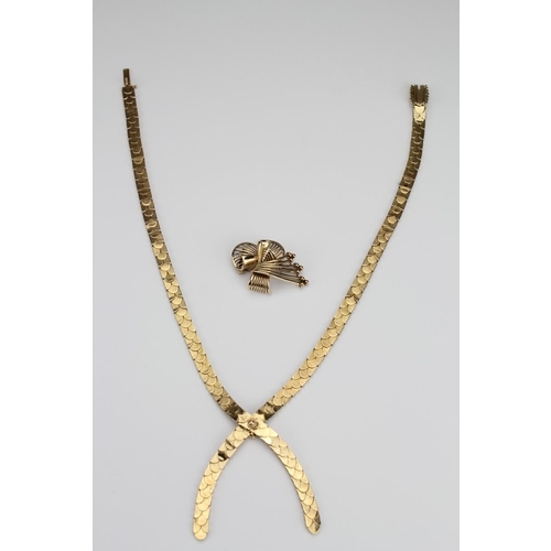 135 - A 9k Gold Milanese cross over necklace along with a similar brooch. Total weight of necklace 43.3gms... 