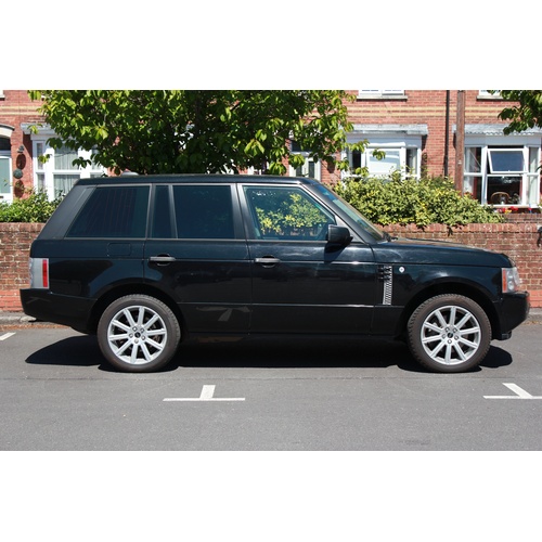 242 - A Range Rover Vogue 3.6 litre diesel, 2007/57, Black with Black Leather, Good Condition, 158,000 mil... 