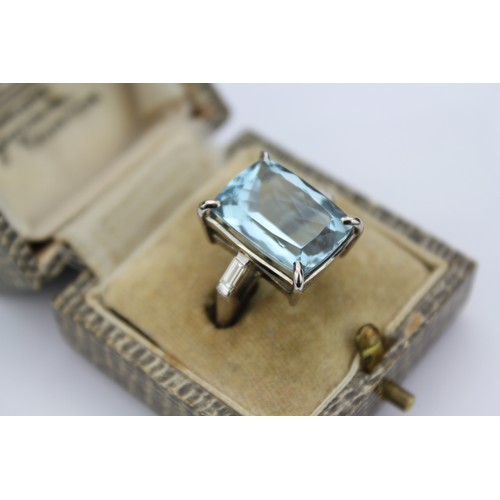 36 - A Beautiful Art Deco Emerald Cut Aquamarine Ring along with two Baguette Diamonds, which are set on ... 