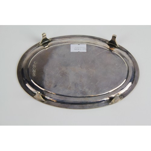 82 - A Rebecca Emes & Edward Barnard Oval Silver Tea Pot Stand with engraved Crest. Weighing: 103g.