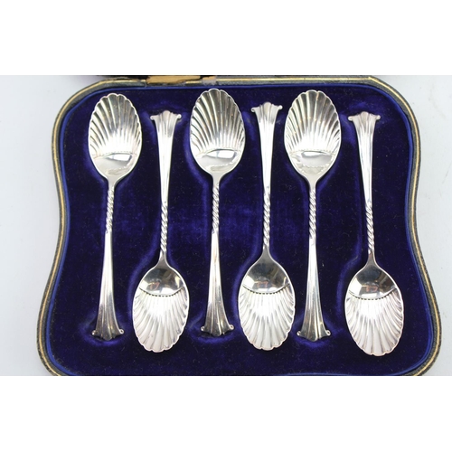 39 - A set of 6 Albany pattern tea spoons, Sheffield B, in original case.
