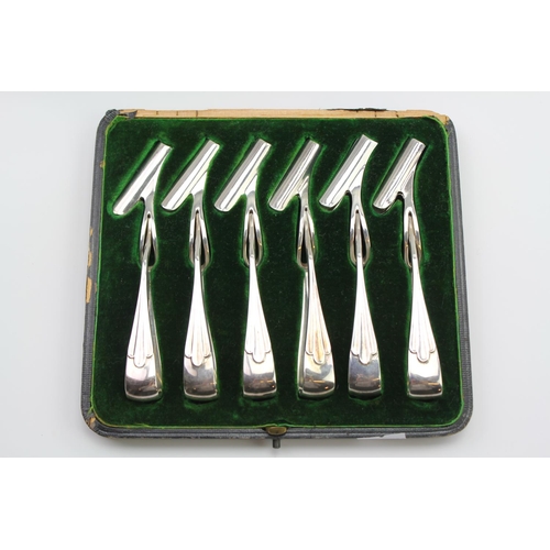 30 - A Rare set of 6 Silver asparagus tongs made by Elkington & Co, date letter E, in original bottom par... 