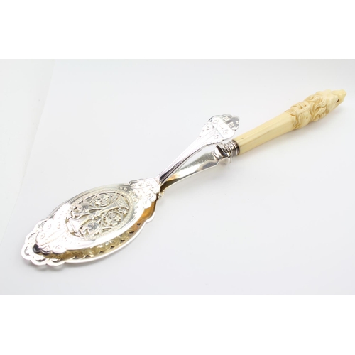 47 - A Victorian Silver plated cake server with a hunting dog handle.