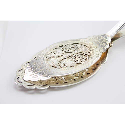 47 - A Victorian Silver plated cake server with a hunting dog handle.