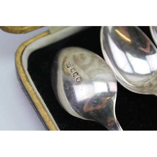 35 - A set of 6 Silver thread edge tea spoons in case, marked EV.