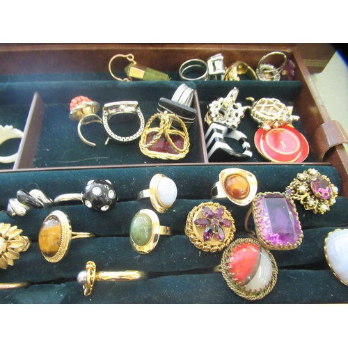 1 - Costume jewellery: to include a multi-coloured hardstone link bracelet; and assorted rings, in a tra... 