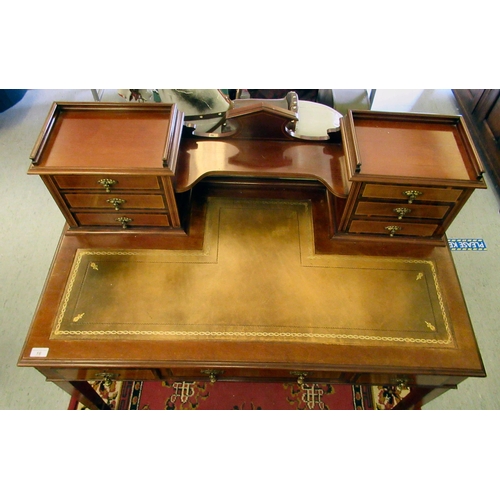 16 - An Edwardian lady's crossbanded and satinwood inlaid mahogany writing desk, the superstructure compr... 