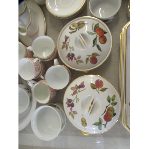 180 - Ceramic tableware: to include Royal Worcester Evesham pattern