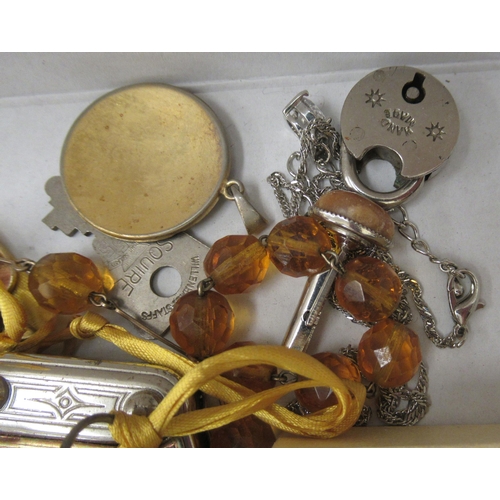 19 - Items of personal ornament and other collectables: to include a Rotary gold plated and stainless ste... 