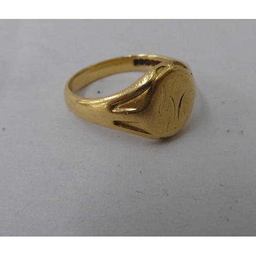 57 - An 18ct gold signet ring 