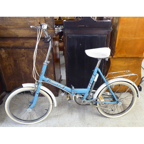 4 - A 1960/70s girls Universal three gear bicycle with 18