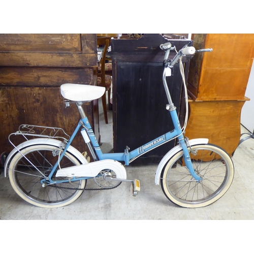 4 - A 1960/70s girls Universal three gear bicycle with 18