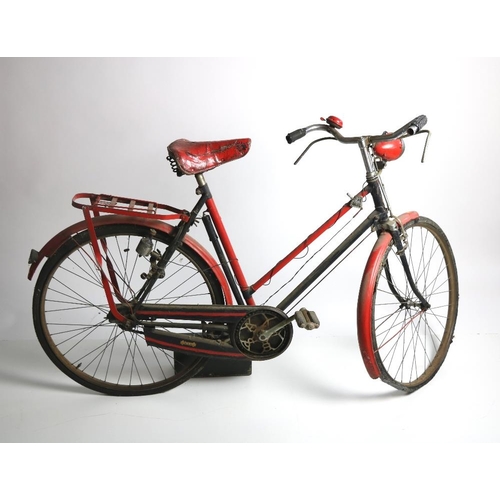 1 - An old Ladies Bicycle. (1)