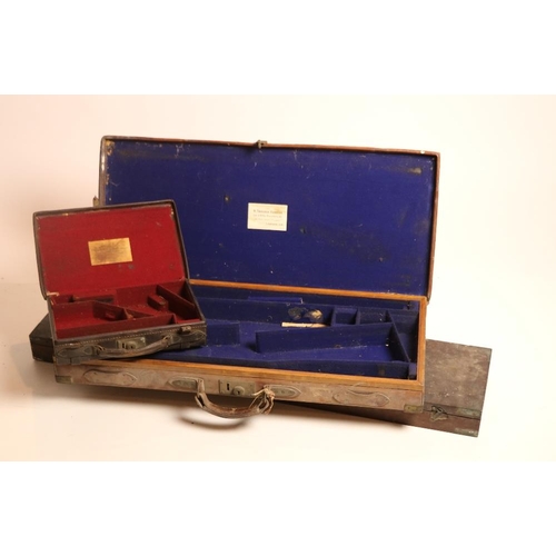 28 - A good brass bound leather Gun-Case for a pair of shotguns, labelled 'H. Trulock Harris, London,' in... 