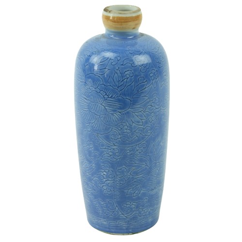 11 - A very fine early 19th Century Chinese sky blue Bottle Vase, incised decoration with flowers, Café a... 