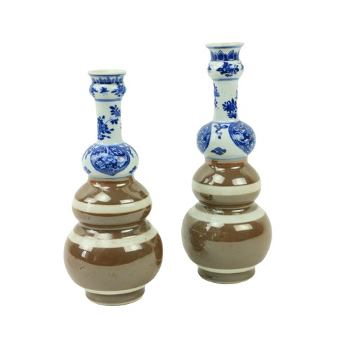 30 - Two similar Xiangshi period (1663 - 1728) triple gourd blue and white Café au Lait Vases, with flora... 