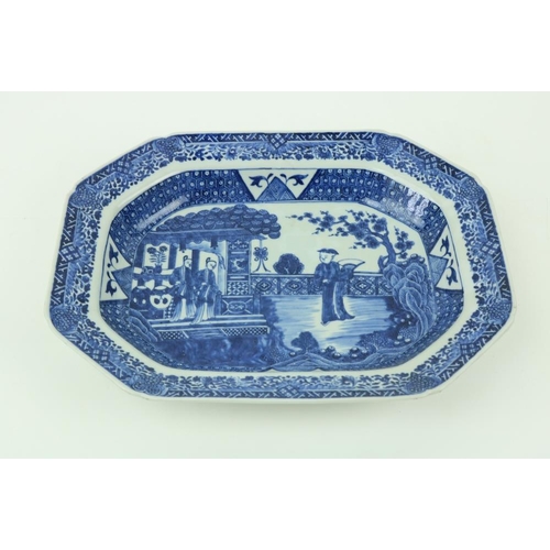 5 - A fine quality blue and white Chinese Xiangshi period porcelain Serving Dish, of rectangular form wi... 